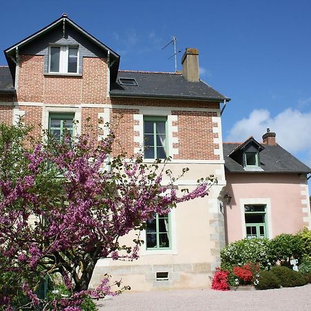 Chambres D'Hotes Du Chalet De Caharet Pipriac Экстерьер фото